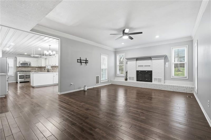 4017 Channel Dr, Lee's Summit, MO 64064