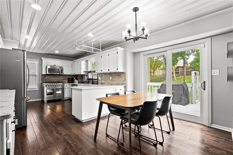 4017 Channel Dr, Lee's Summit, MO 64064