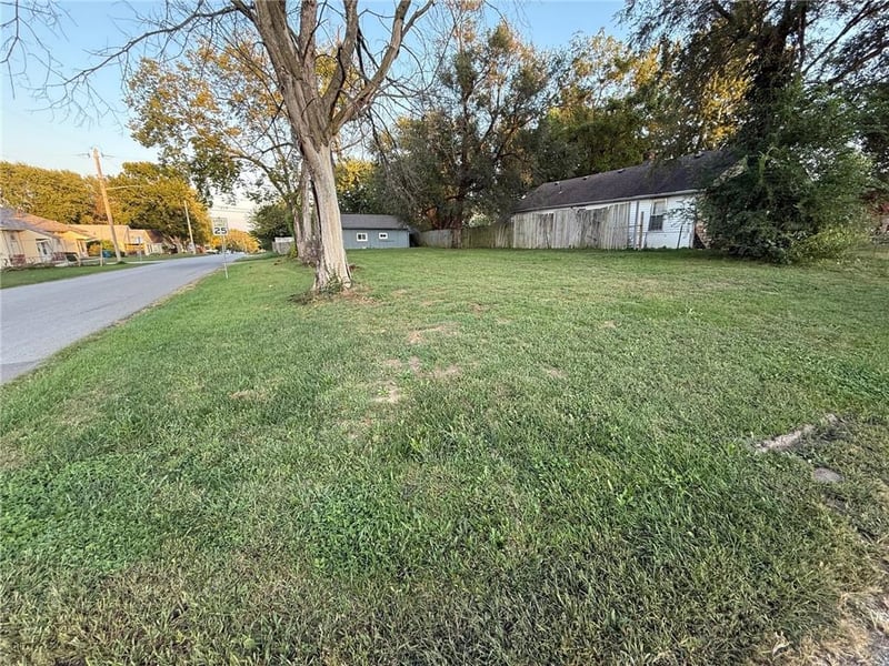 801 S Crane St, Independence, MO 64050