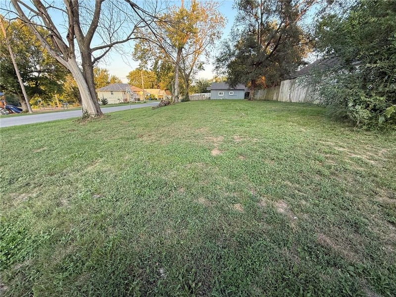 801 S Crane St, Independence, MO 64050