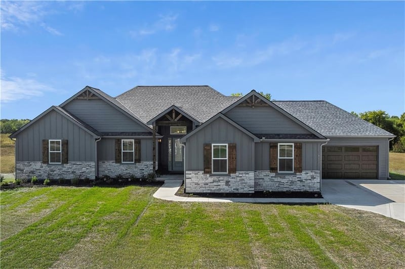 16581 Olive St, Basehor, KS 66007