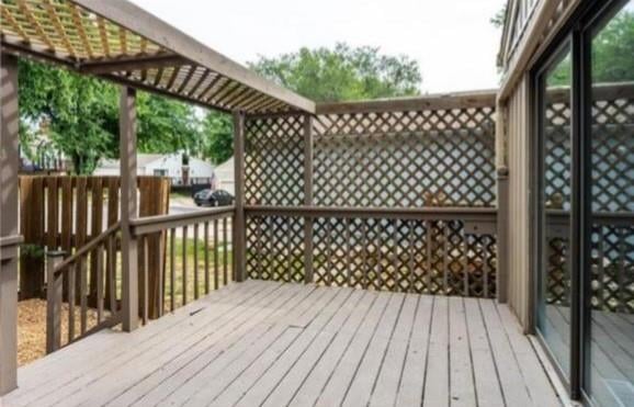 8237 Chatham Ave, Kansas City, MO 64151