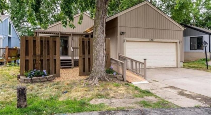8237 Chatham Ave, Kansas City, MO 64151