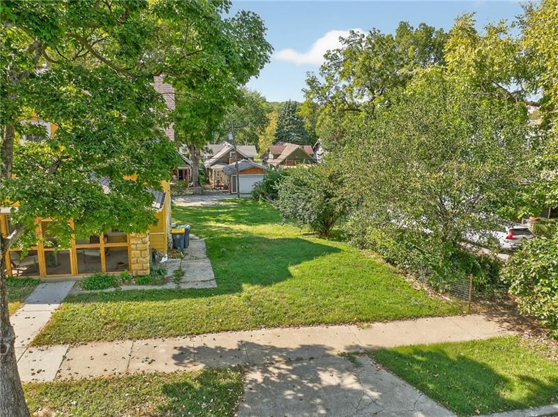4112 Holmes St, Kansas City, MO 64110