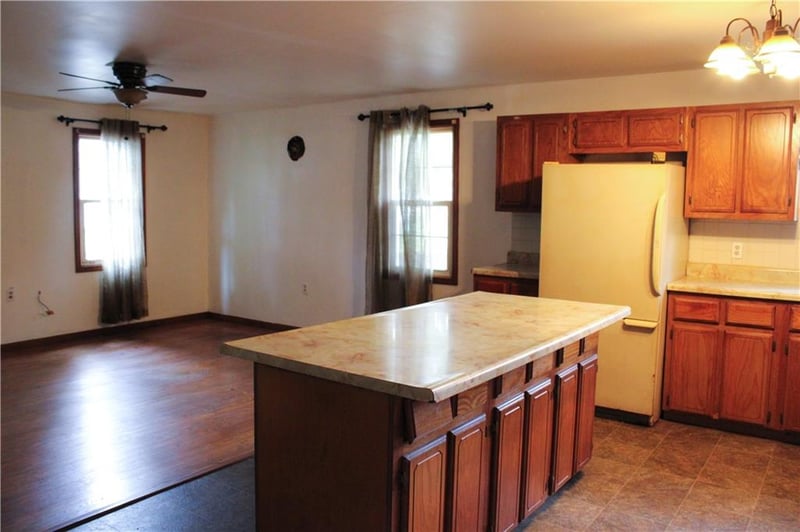 104 W 2nd St, Franklin, KS 66735