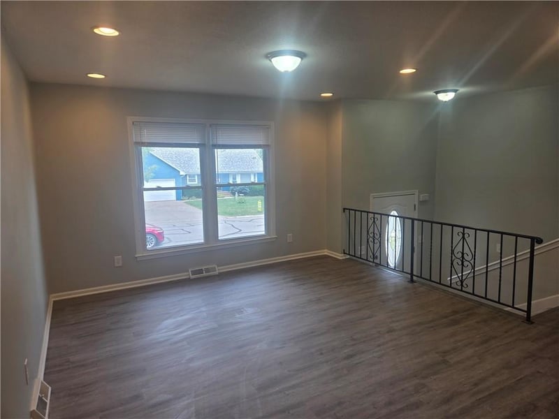 809 Mulberry St, Lee's Summit, MO 64086