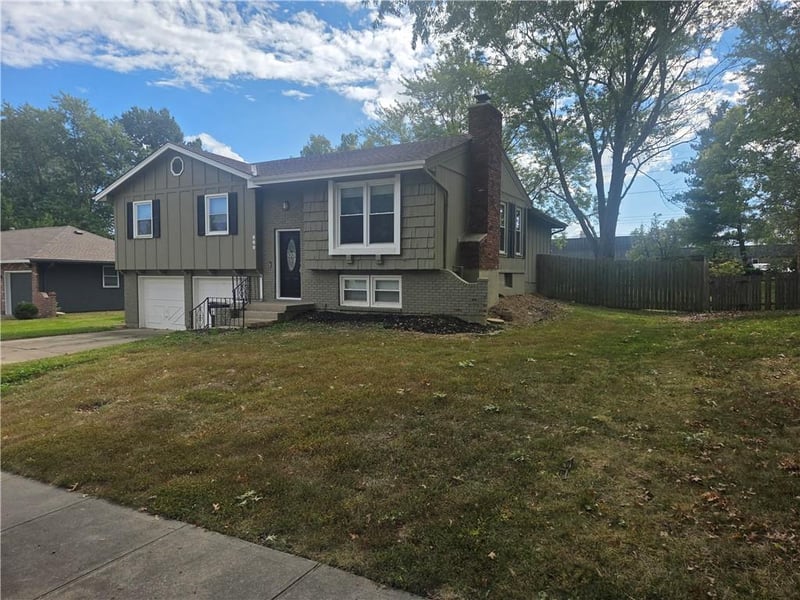 809 Mulberry St, Lee's Summit, MO 64086