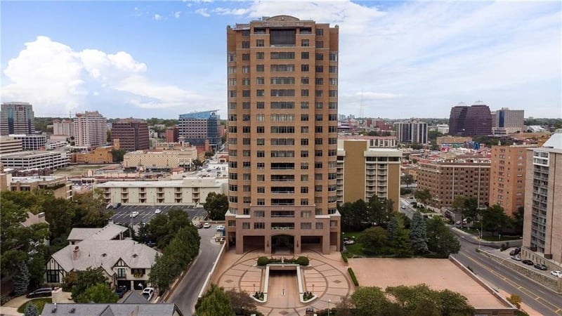 400 W 49th Ter #2146, Kansas City, MO 64112