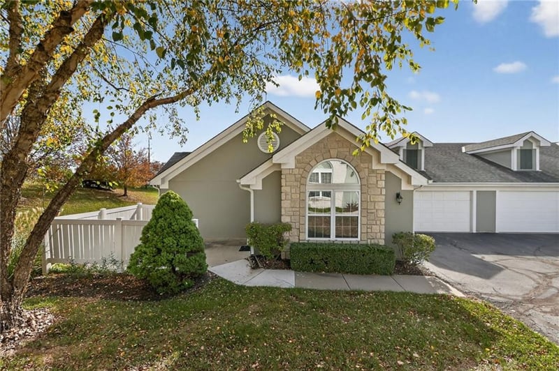 23136 W 71st Ter, Shawnee, KS 66227