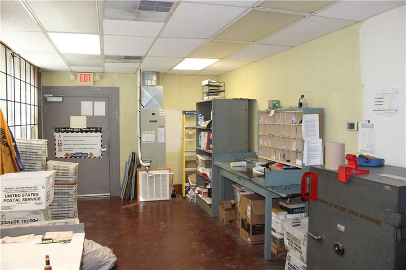 102 Commercial St, Kincaid, KS 66039