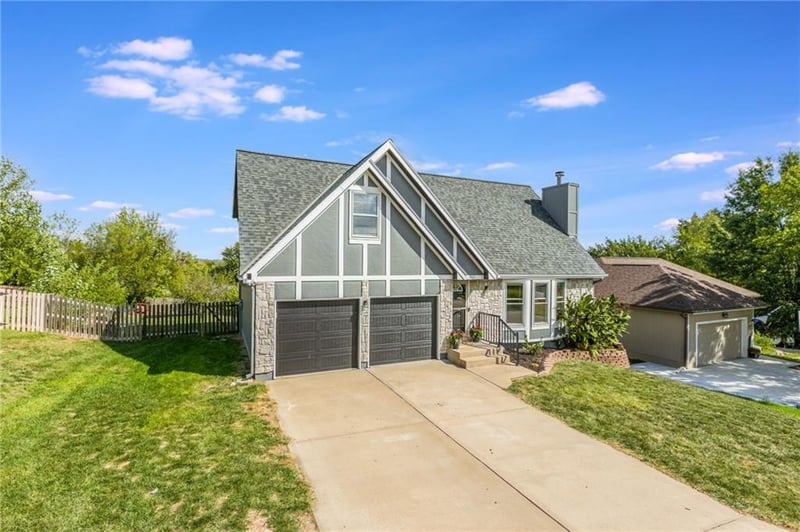 913 Abar Dr, Grain Valley, MO 64029