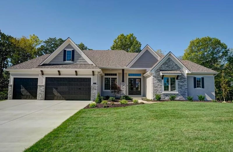 308 Earle Ln, Lee's Summit, MO 64081
