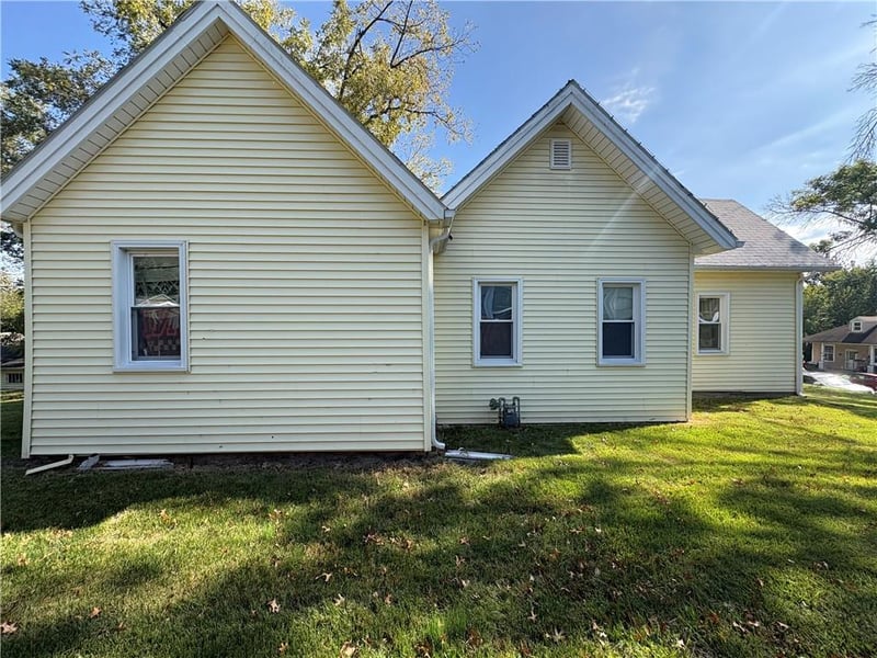 1158 Randolph St, Leavenworth, KS 66048