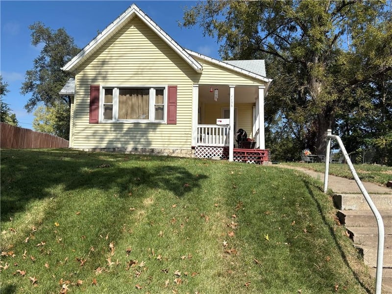 1158 Randolph St, Leavenworth, KS 66048