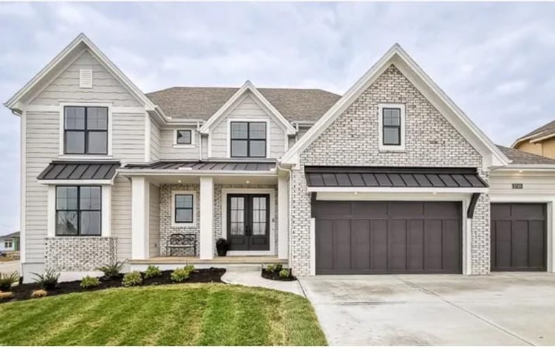 321 Lovins Dr, Lee's Summit, MO 64081