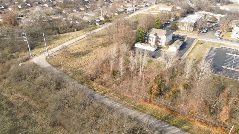 17211 E 32nd St, Independence, MO 64055