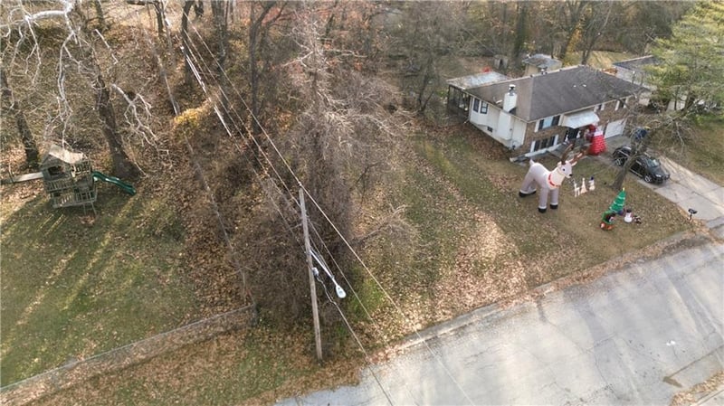 11239 E Smart Ave, Sugar Creek, MO 64054