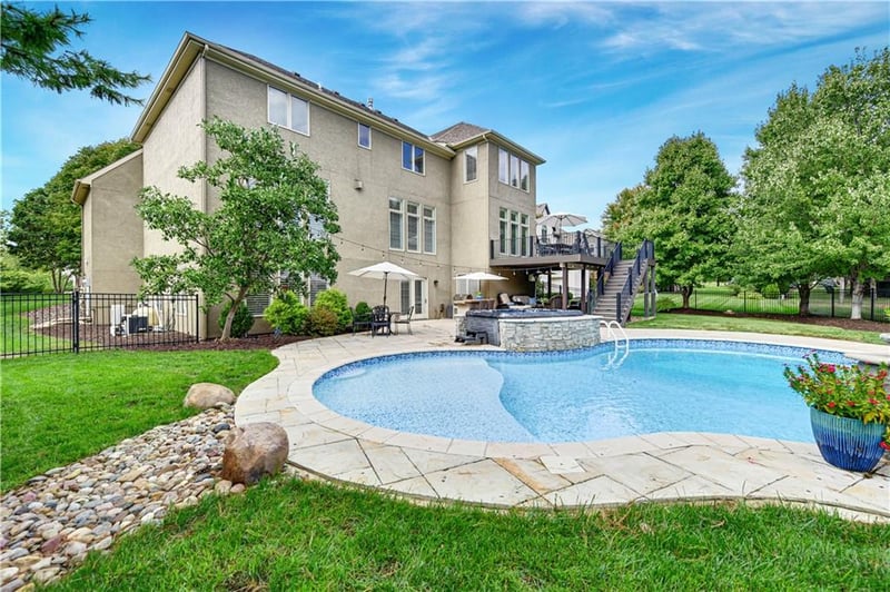 14913 Ash St, Leawood, KS 66224