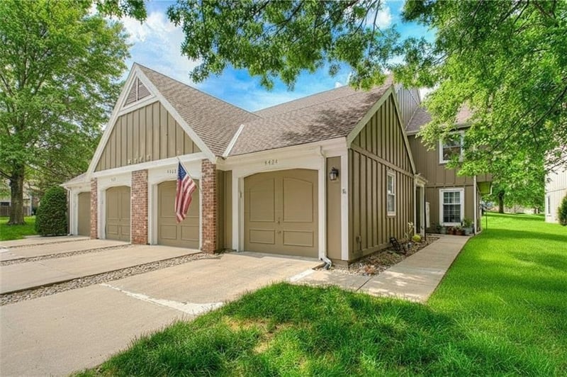 9424 W 122nd St, Overland Park, KS 66213