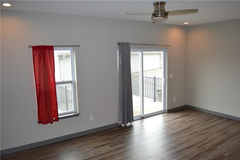 1207 77th St, Kansas City, MO 64118