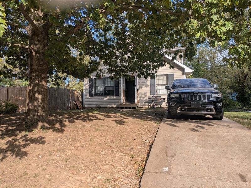 6933 Walrond Ave, Kansas City, MO 64132