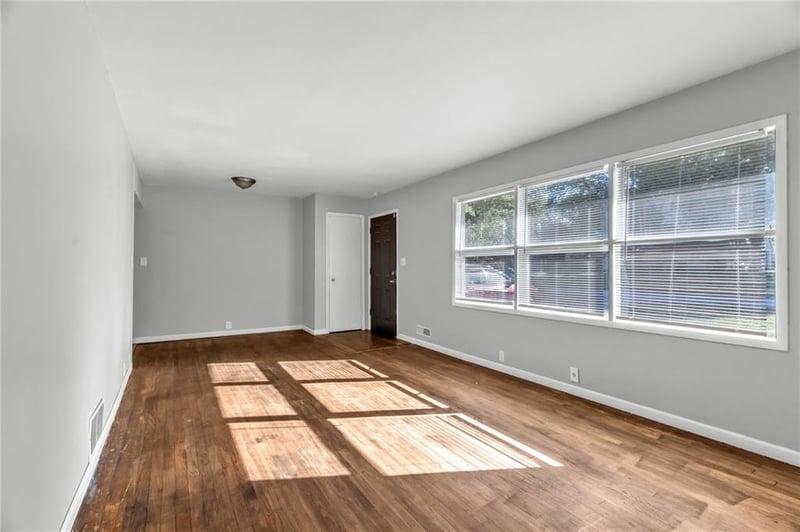 10748 Cambridge Ave, Kansas City, MO 64134