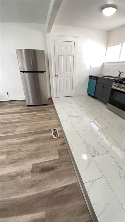 3818 Indiana Ave, Kansas City, MO 64128