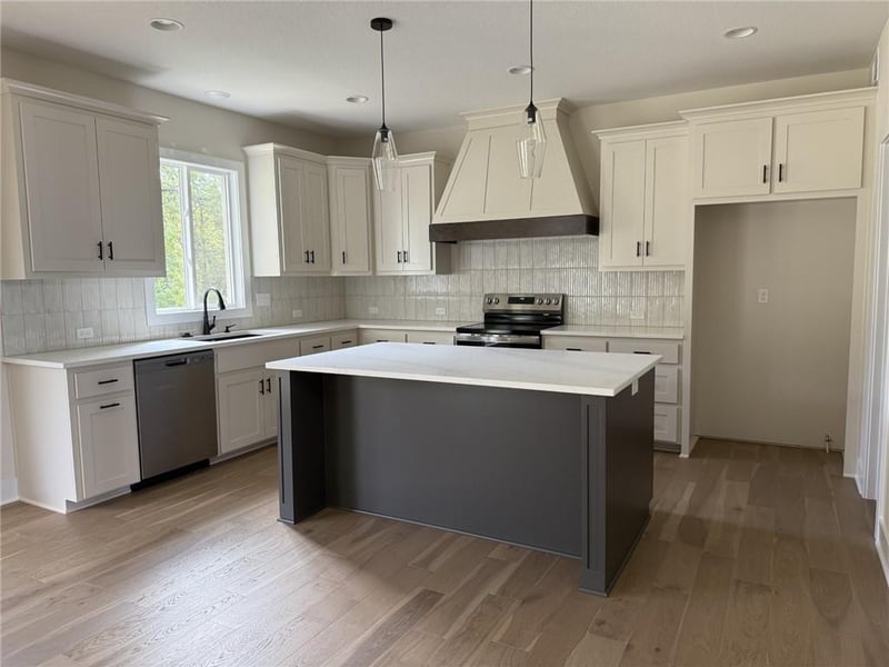 9007 Poplar Ave, Kansas City, MO 64156