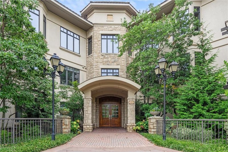 4801 W 133rd St #301, Leawood, KS 66209