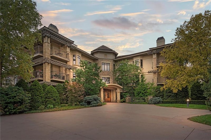 4801 W 133rd St #301, Leawood, KS 66209