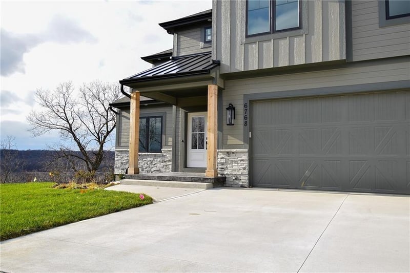 13459 Terrace Park Dr, Parkville, MO 64152