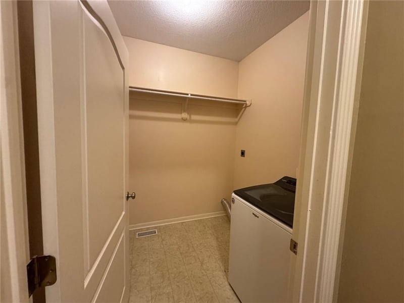 21928 121 St, Olathe, KS 66061