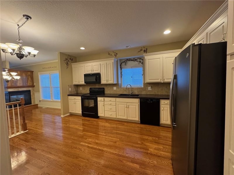 21928 121 St, Olathe, KS 66061