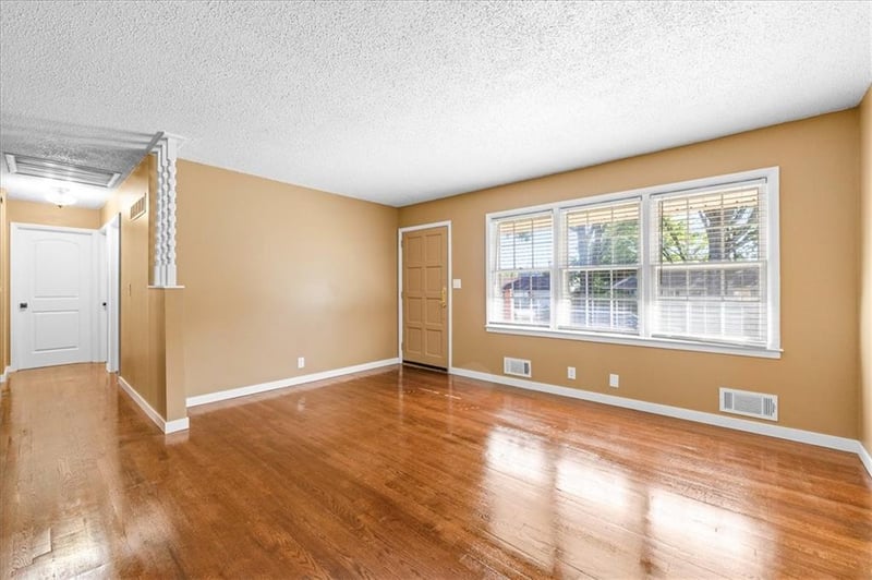 13616 41st Ter, Independence, MO 64055