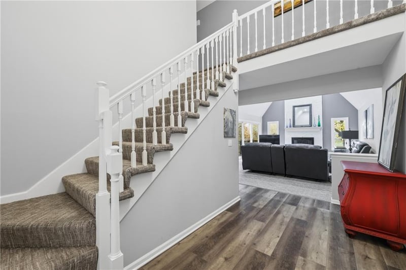 201 Redwood Ct, Lee's Summit, MO 64064