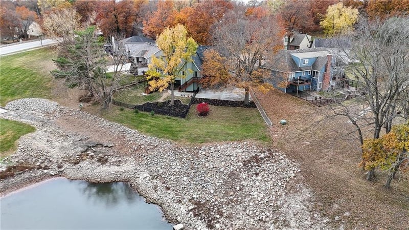 201 Redwood Ct, Lee's Summit, MO 64064