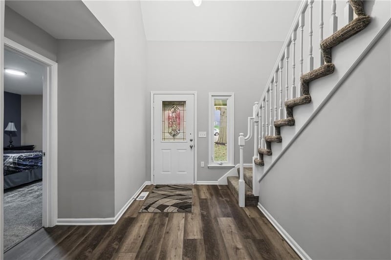 201 Redwood Ct, Lee's Summit, MO 64064