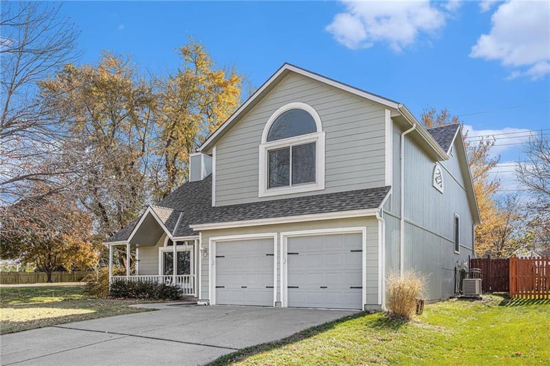 6301 158th Pl, Overland Park, KS 66223