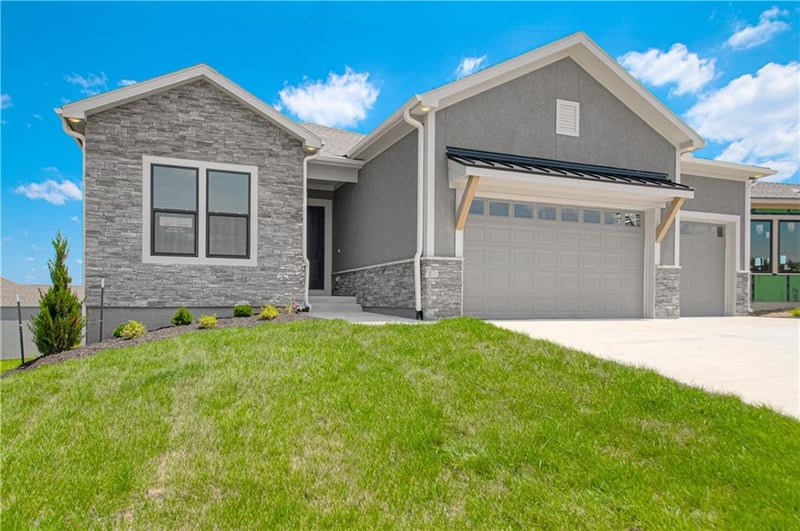 4935 Martin St, Riverside, MO 64150