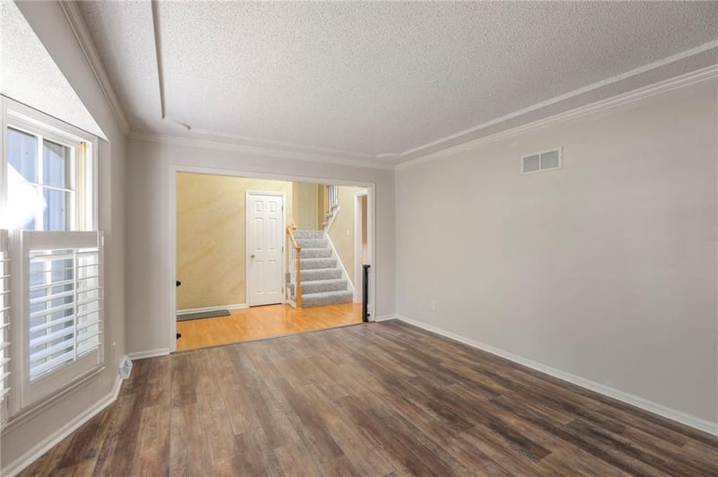 1117 Clubhouse Ln, Lee's Summit, MO 64086