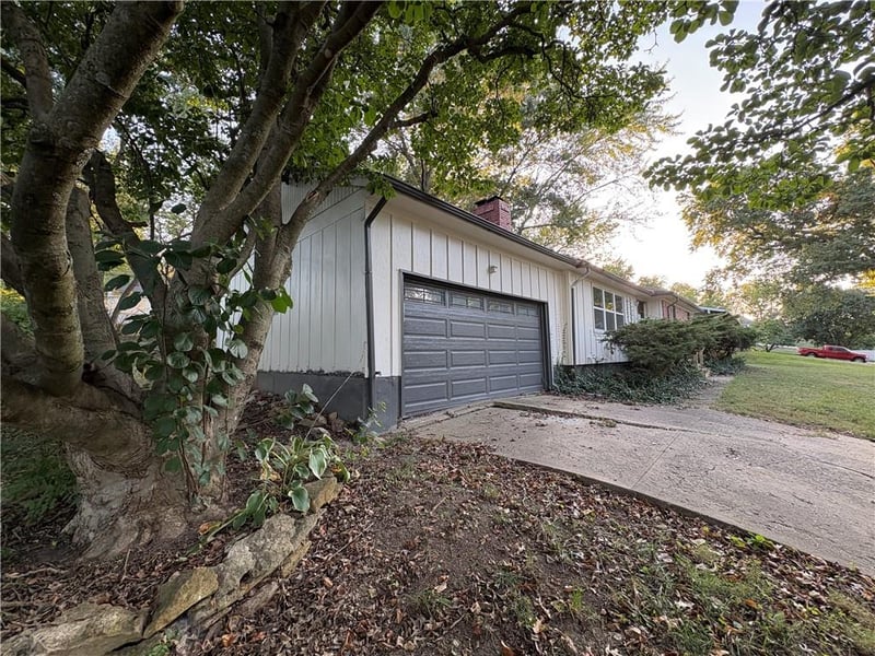 1001 93rd St, Kansas City, MO 64114