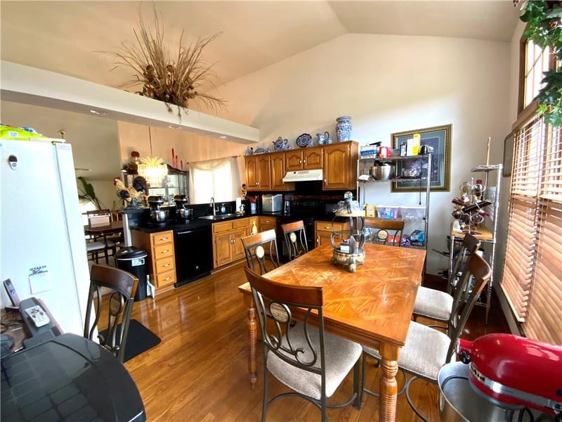 10526 Rowland St, Kansas City, KS 66109