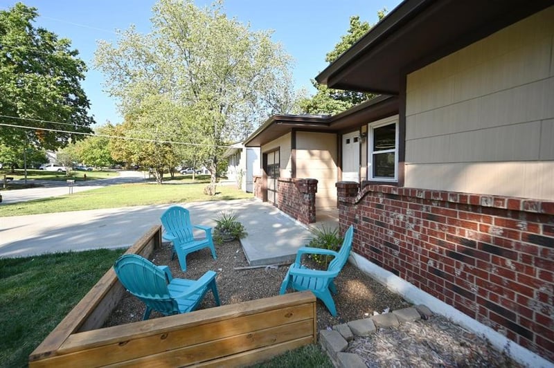 5871 Oakley Ave, Kansas City, MO 64119