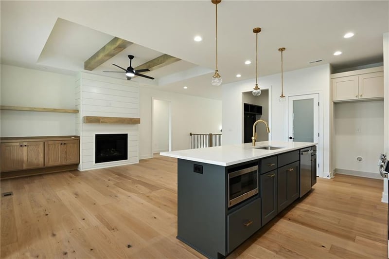 4412 Gateway Dr, Lee's Summit, MO 64064