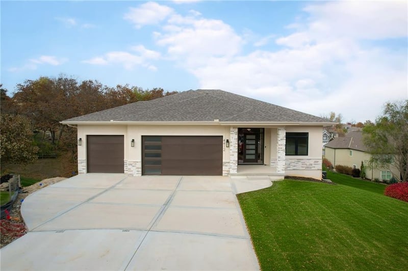 4412 Gateway Dr, Lee's Summit, MO 64064