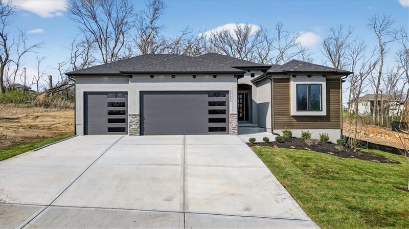 22480 89th Ter, Lenexa, KS 66227
