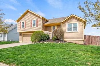 964 Witch Hollow St, Gardner, KS 66030