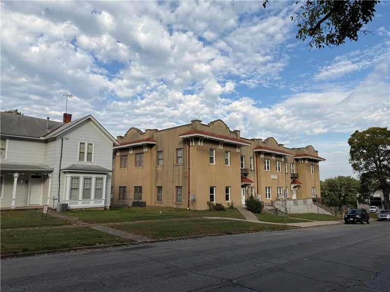 514 7th St, Leavenworth, KS 66048