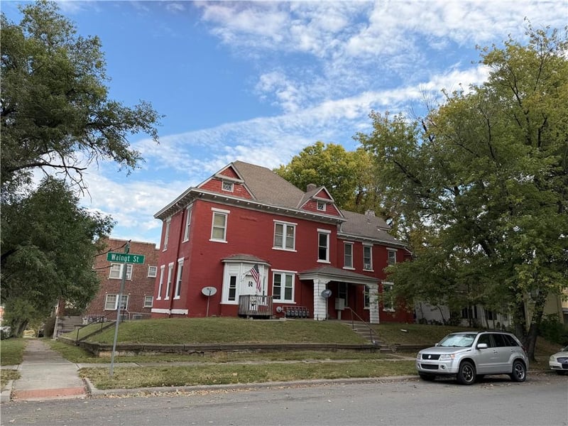 514 7th St, Leavenworth, KS 66048
