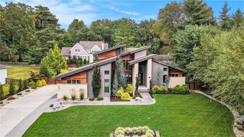 9421 Belinder Rd, Leawood, KS 66206